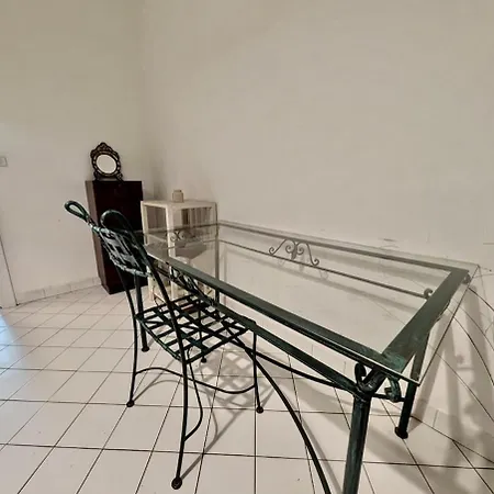 דירה Bright & Spacious 2-bedroom - Parking & Close To Train Station & Downtown