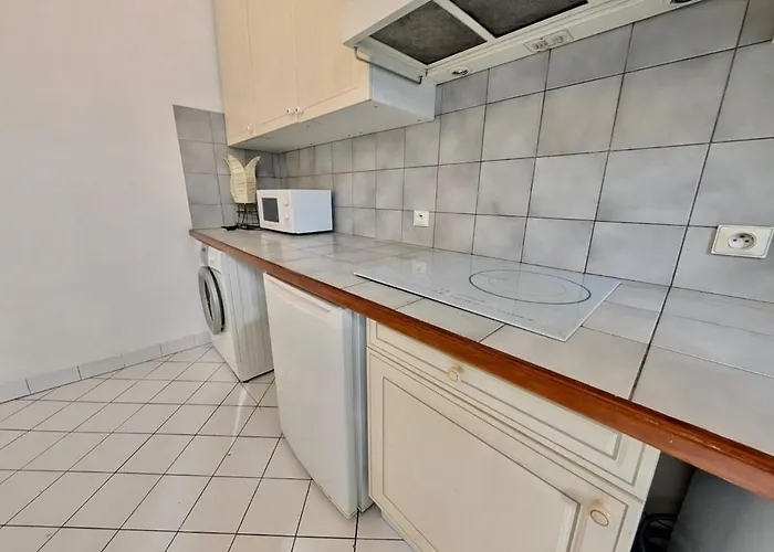דירה Bright & Spacious 2-bedroom - Parking & Close To Train Station & Downtown *