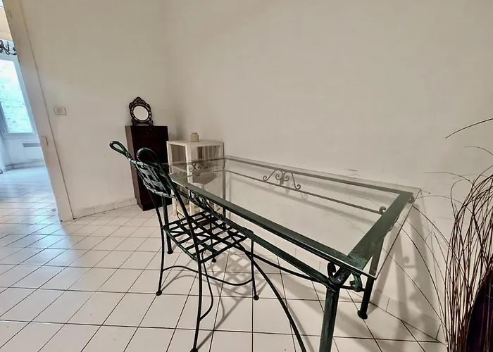 דירה Bright & Spacious 2-bedroom - Parking & Close To Train Station & Downtown