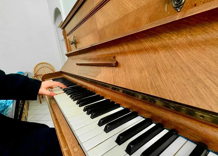 דירה Bright & Spacious 2-bedroom - Parking & Close To Train Station & Downtown