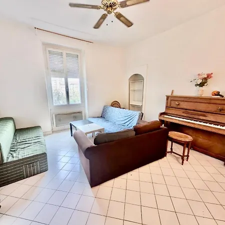 Bright & Spacious 2-bedroom - Parking & Close To Train Station & Downtown شقة غرونوبل