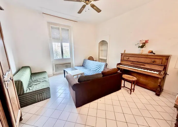 Bright & Spacious 2-bedroom - Parking & Close To Train Station & Downtown شقة غرونوبل